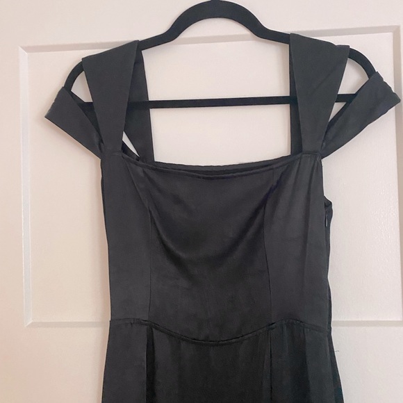 Reformation Lupine off the shoulder long formal bridesmaid dress - Picture 4 of 5